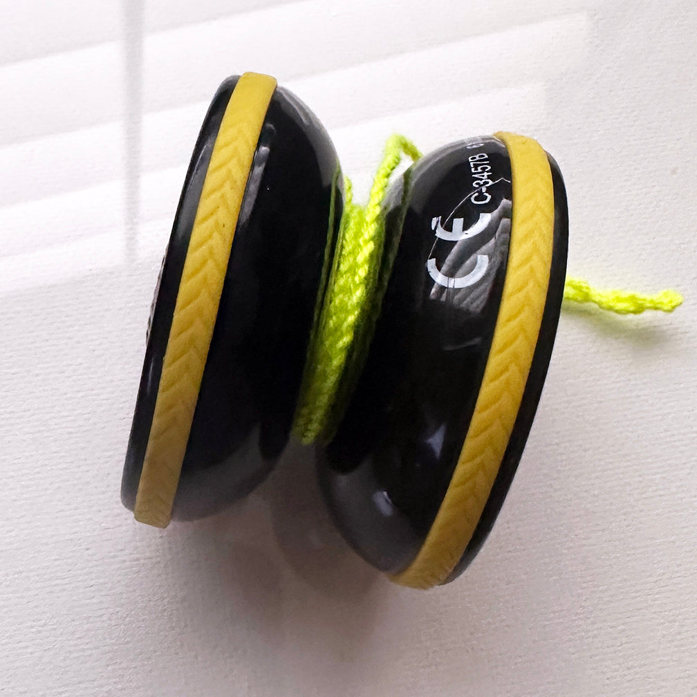 2016 Plastic Yo-Yo Audley/Hasbro Spinning Sides Cool Graphics very