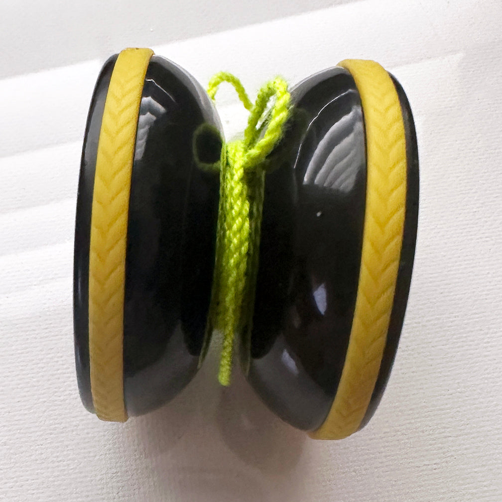 2016 Plastic Yo-Yo Audley/Hasbro Spinning Sides Cool Graphics very